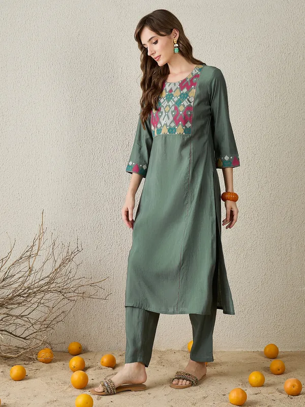 Grey_Embroidered_Silk_Kurta_Trouser_Set