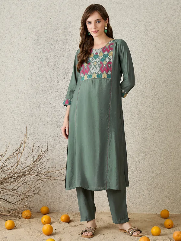 Grey_Embroidered_Silk_Kurta_Trouser_Set