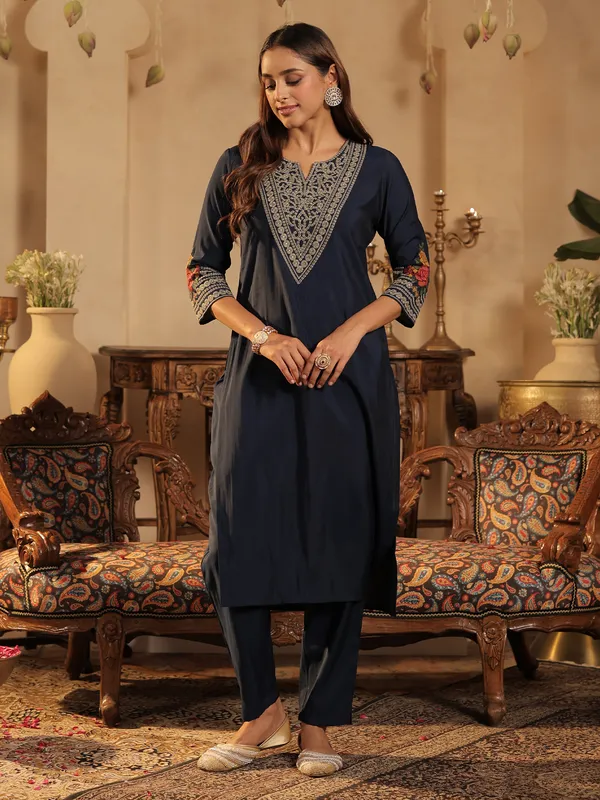 Navy_Blue_Embroidered_Silk_Kurta_Trouser_Set