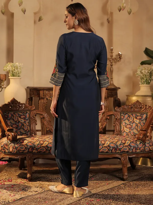 Navy_Blue_Embroidered_Silk_Kurta_Trouser_Set