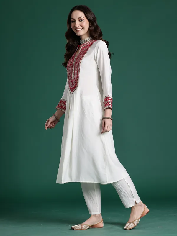 Off_White_Embroidered_Silk_Kurta_Trouser_Set