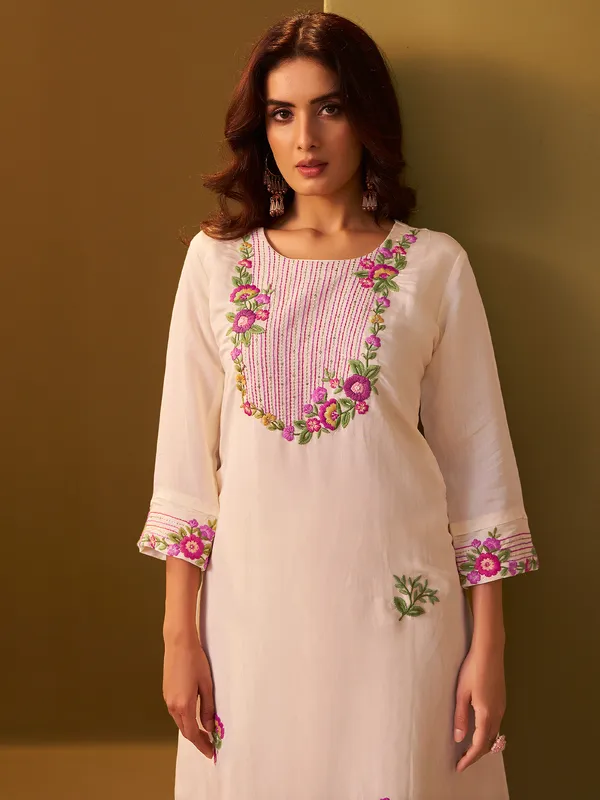 Off_White_Embroidered_Silk_Kurta_Trouser_Set