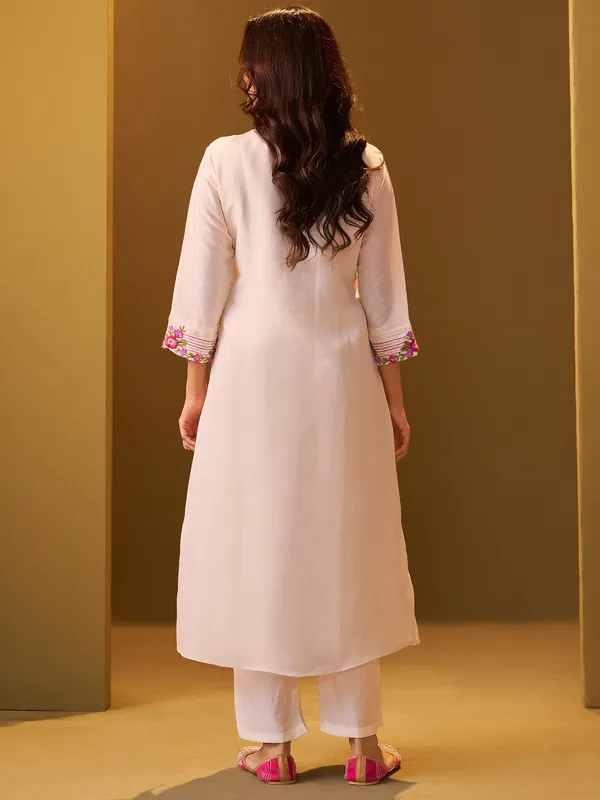 Off_White_Embroidered_Silk_Kurta_Trouser_Set