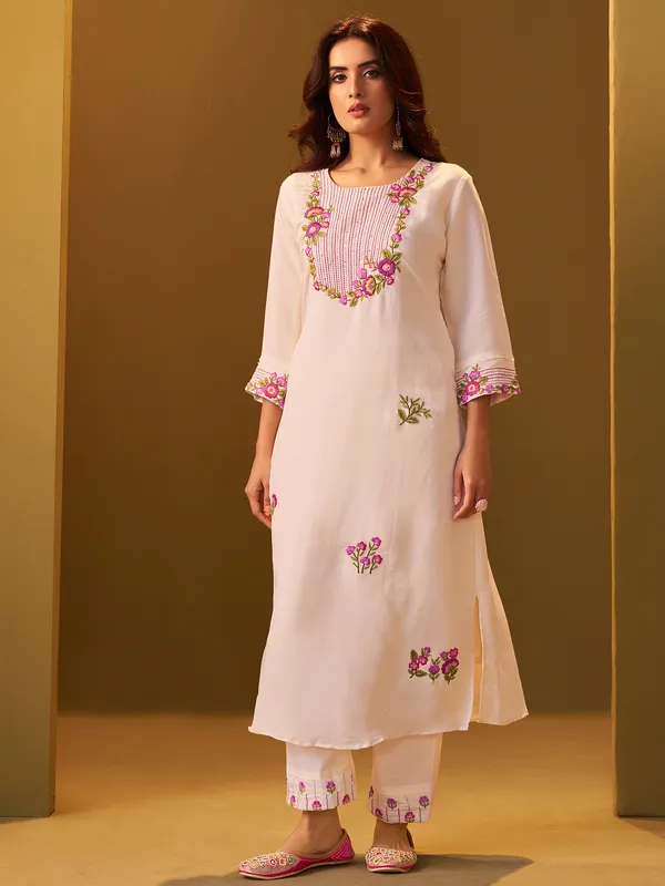 Off_White_Embroidered_Silk_Kurta_Trouser_Set