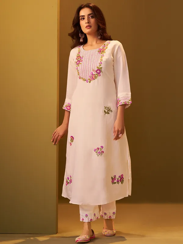 Off_White_Embroidered_Silk_Kurta_Trouser_Set