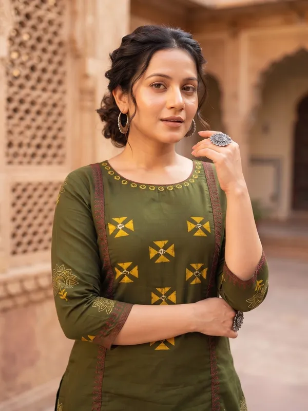 Floral_Embroidered_Pure_Cotton_Round_Neck_Green_Kurta_Trouser_&_Dupatta_Set