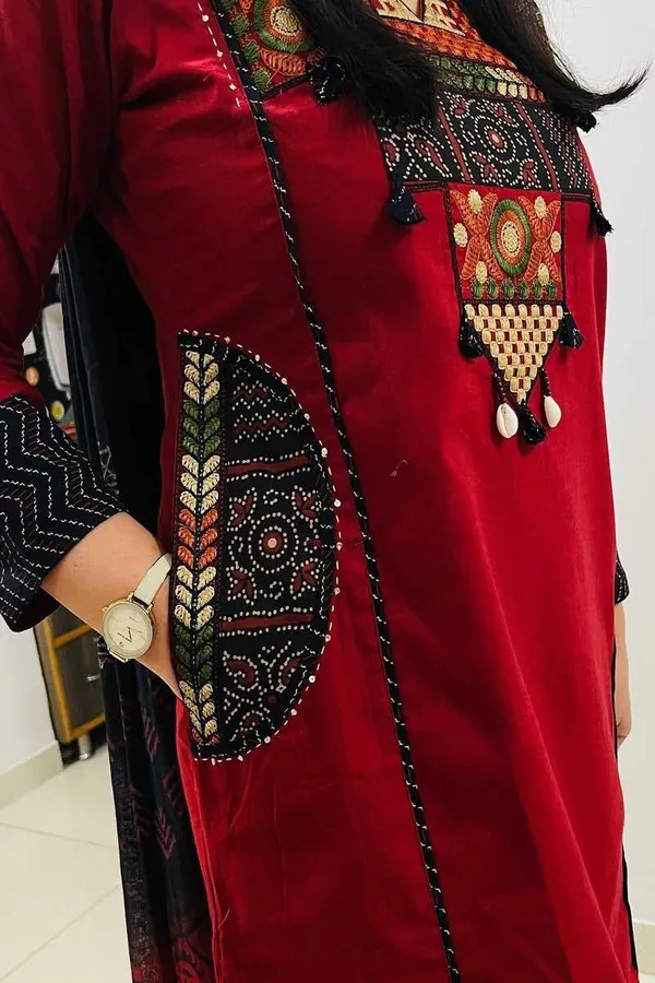 Floral_Embroidered_Pure_Cotton_V_Neck_Kurta_Trouser_&_Dupatta_Set