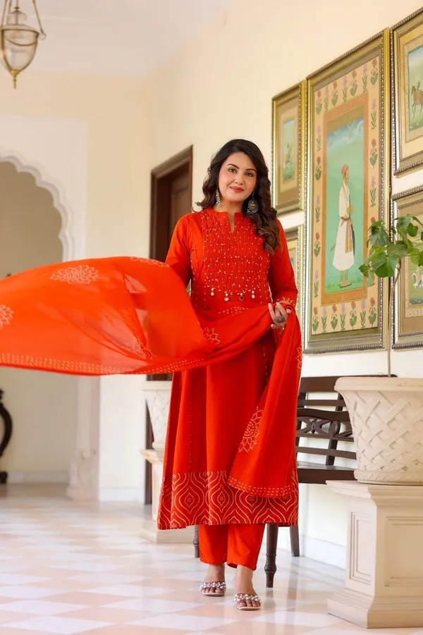 Floral_Embroidered_Pure_Cotton_Round_Neck_Kurta_Trouser_&_Dupatta_Set