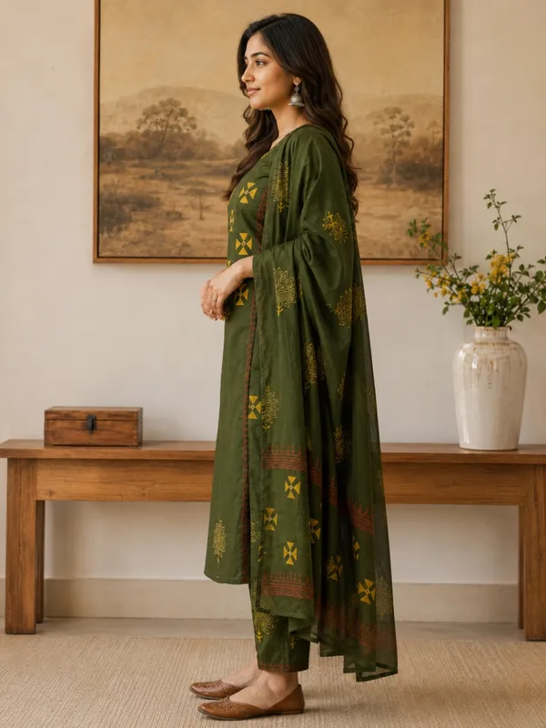 Floral_Printed_Pure_Cotton_Round_Neck_Kurta_Trouser_&_Dupatta_Set