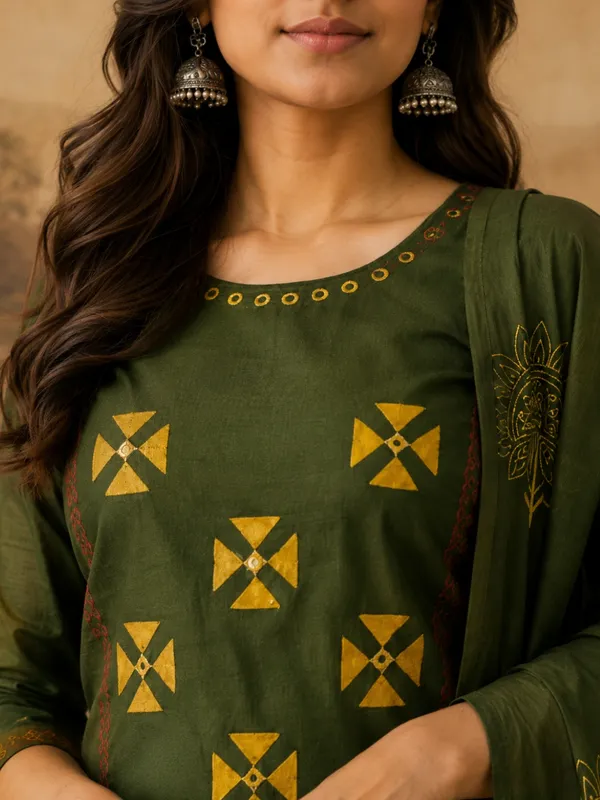 Floral_Printed_Pure_Cotton_Round_Neck_Kurta_Trouser_&_Dupatta_Set