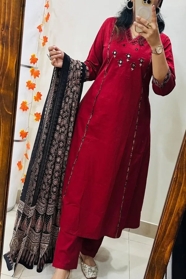 Floral_Embroidered_Pure_Cotton_V_Neck_Kurta_Trouser_&_Dupatta_Set