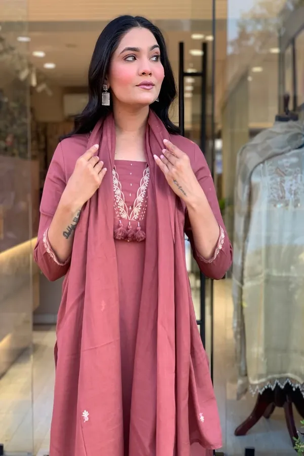 Floral_Embroidered_Pure_Cotton_V_Neck_Kurta_Trouser_&_Dupatta_Set