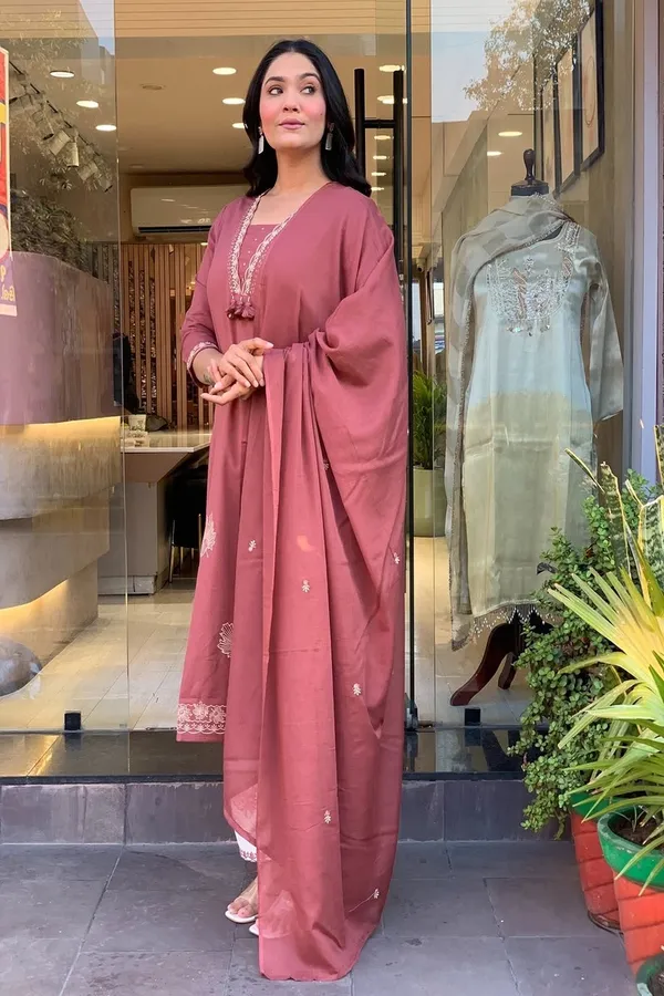 Floral_Embroidered_Pure_Cotton_V_Neck_Kurta_Trouser_&_Dupatta_Set
