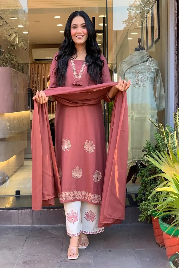 Floral_Embroidered_Pure_Cotton_V_Neck_Kurta_Trouser_&_Dupatta_Set