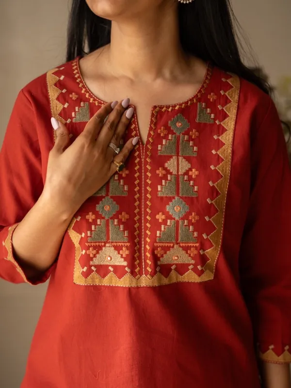 Floral_Embroidered_Pure_Cotton_Round_Neck_Co-Ord_Set