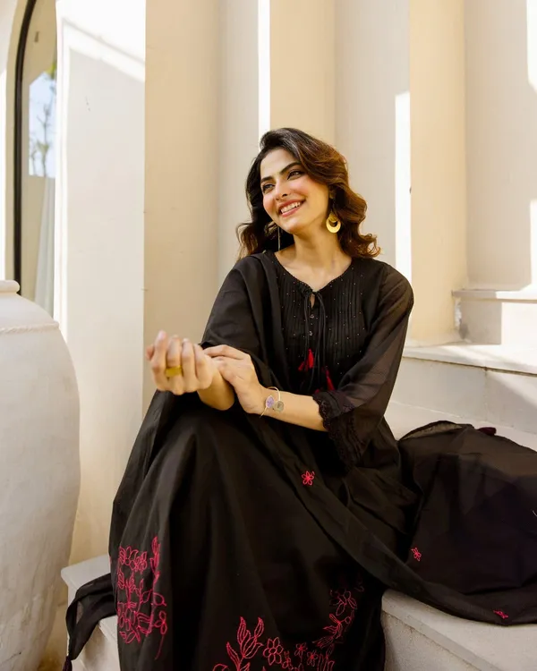 Floral_Embroidered_Pure_Cotton_Round_Neck_Kurta_Trouser_&_Dupatta_Set
