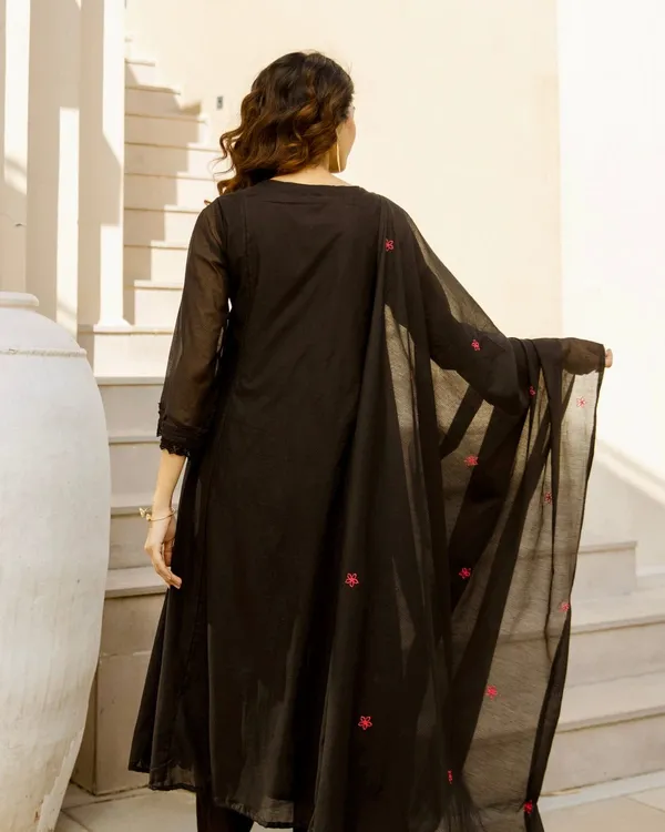 Floral_Embroidered_Pure_Cotton_Round_Neck_Kurta_Trouser_&_Dupatta_Set