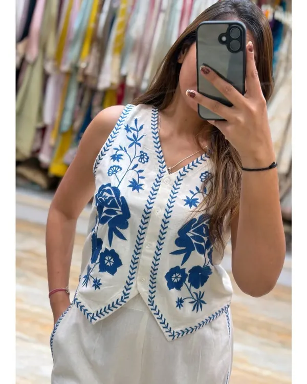 Floral_Embroidered_Pure_Cotton_Coller_Neck_Co-Ord_Set