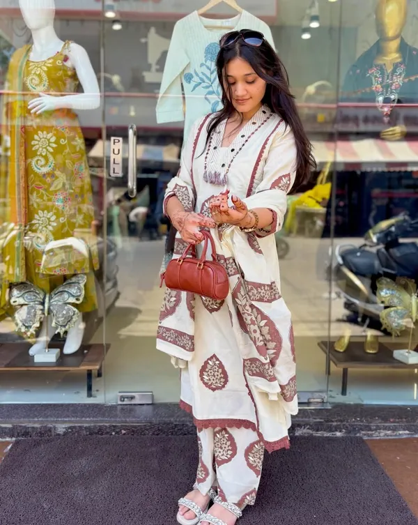 Floral_Embroidered_Pure_Cotton_V_Neck_Kurta_Trouser_&_Dupatta_Set