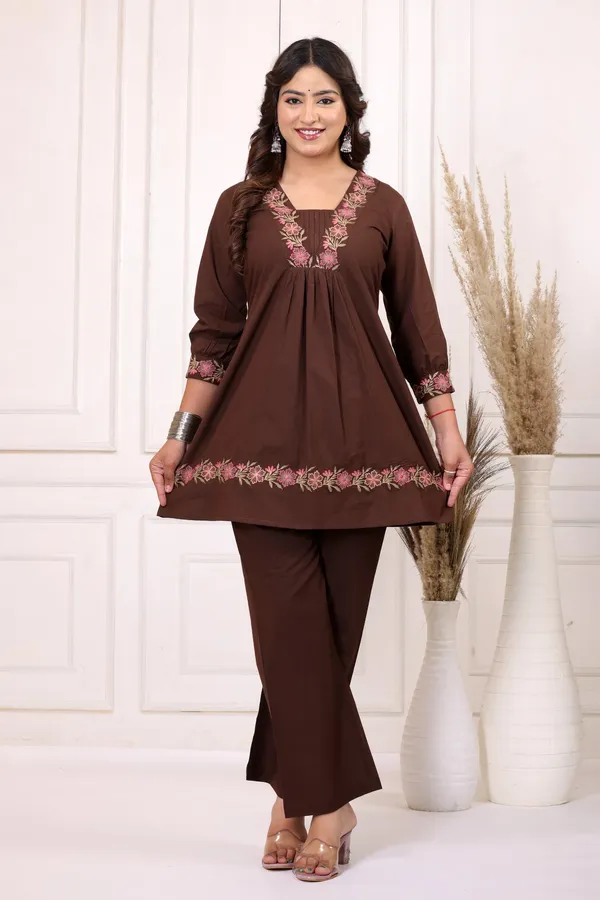 Floral_Embroidered_Pure_Cotton_V_Neck_Co-Ord_Set