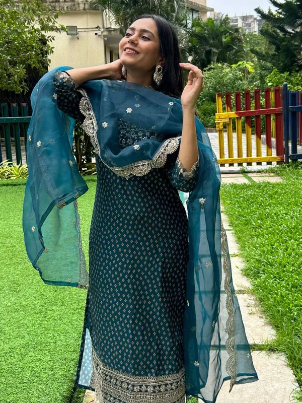 Floral_Embroidered_Muslin_Round_Neck_Kurta_Trouser_&_Dupatta