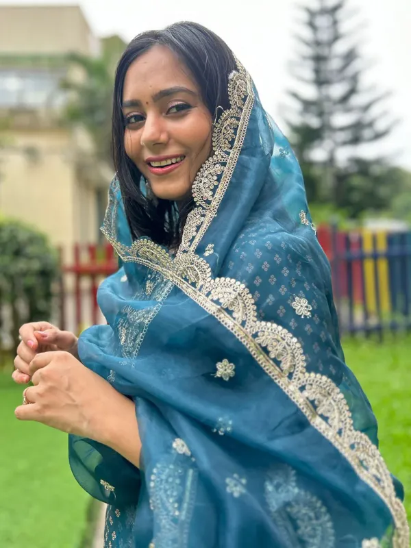Floral_Embroidered_Muslin_Round_Neck_Kurta_Trouser_&_Dupatta