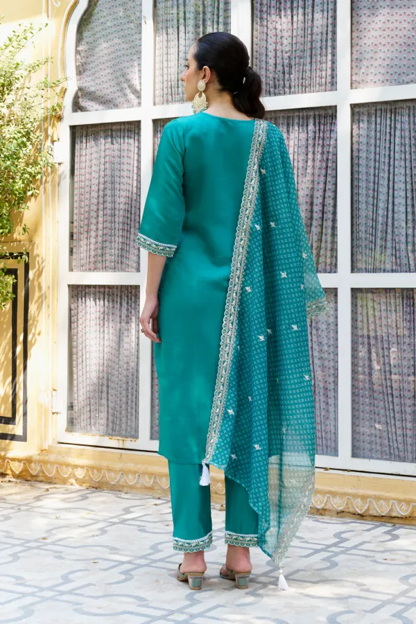 Floral_Embroidered_Silk_Blend_Round_Neck_Kurta_Trouser_&_Dupatta
