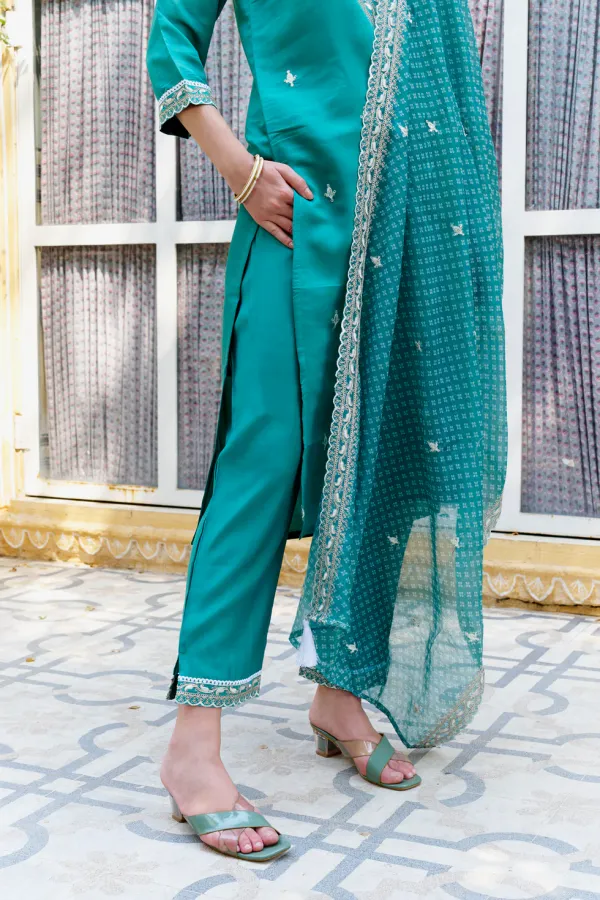 Floral_Embroidered_Silk_Blend_Round_Neck_Kurta_Trouser_&_Dupatta