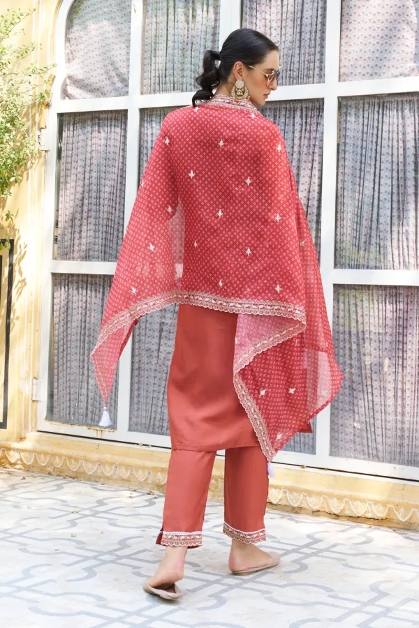 Floral_Embroidered_Silk_Blend_Round_Neck_Kurta_Trouser_&_Dupatta