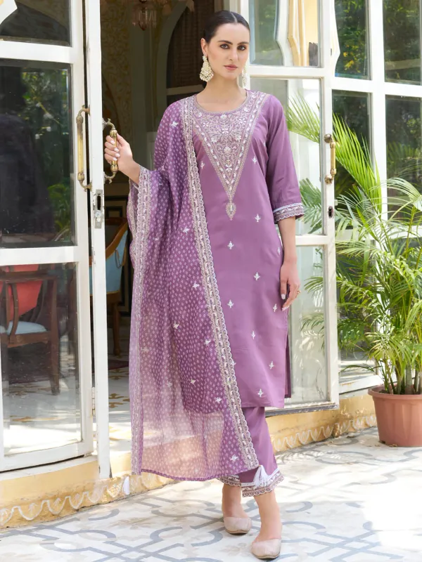 Floral_Embroidered_Silk_Blend_Round_Neck_Kurta_Trouser_&_Dupatta
