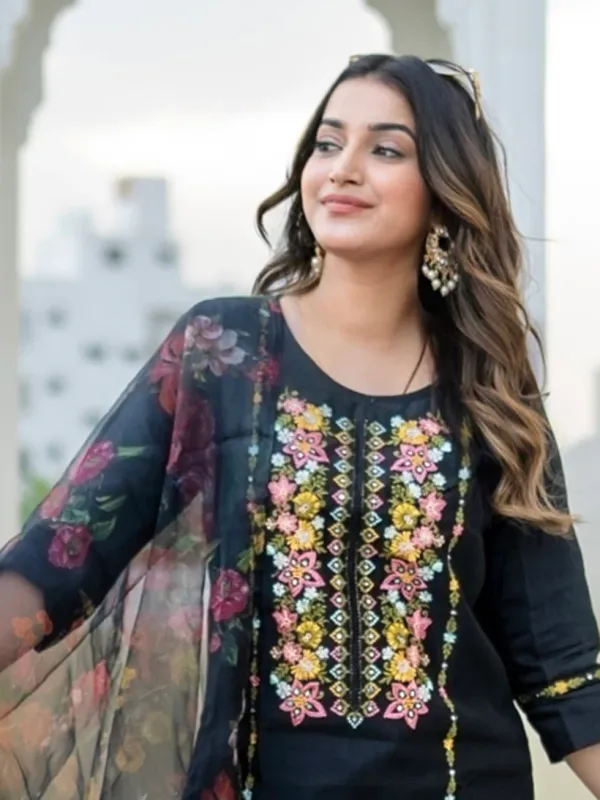 Floral_Embroidered_Viscose_Rayon_Round_Neck_Kurta_Trouser_&_Dupatta