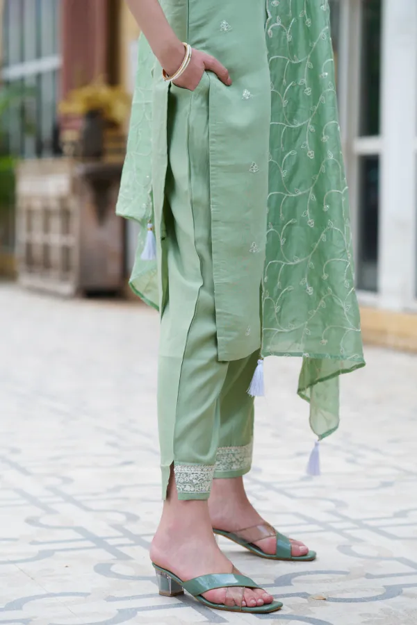 Floral_Embroidered_Cotton_Silk_V_Neck_Kurta_Trouser_&_Dupatta