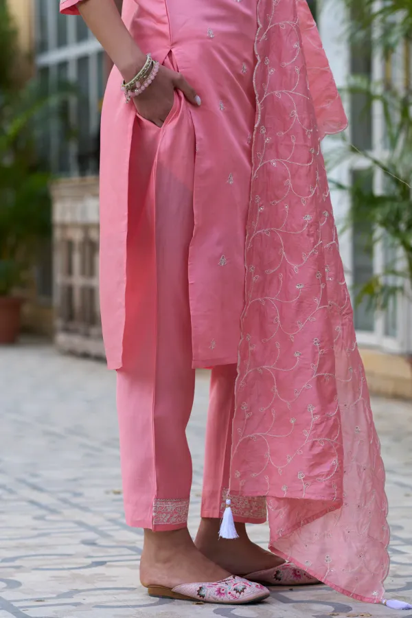 Floral_Embroidered_Cotton_Silk_V_Neck_Kurta_Trouser_&_Dupatta