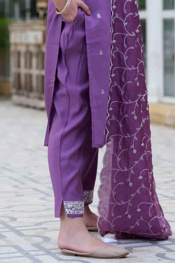 Floral_Embroidered_Cotton_Silk_V_Neck_Kurta_Trouser_&_Dupatta