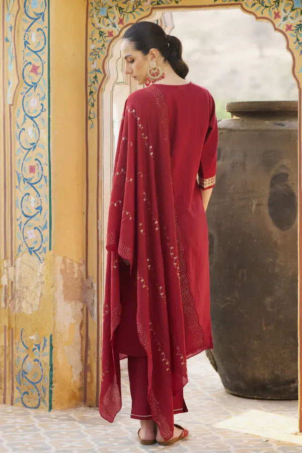 Floral_Embroidered_Viscose_Rayon_Round_Neck_Kurta_Trouser_&_Dupatta