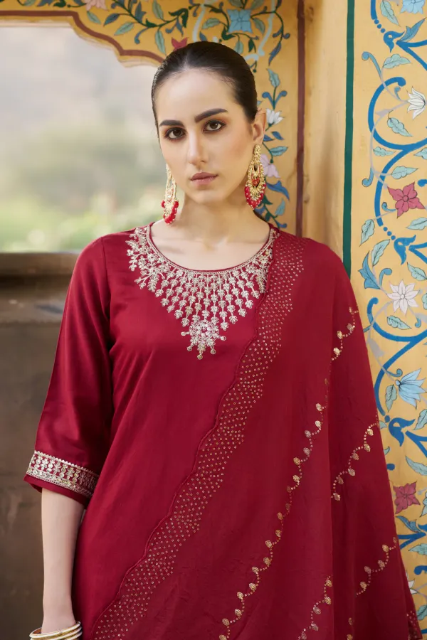 Floral_Embroidered_Viscose_Rayon_Round_Neck_Kurta_Trouser_&_Dupatta