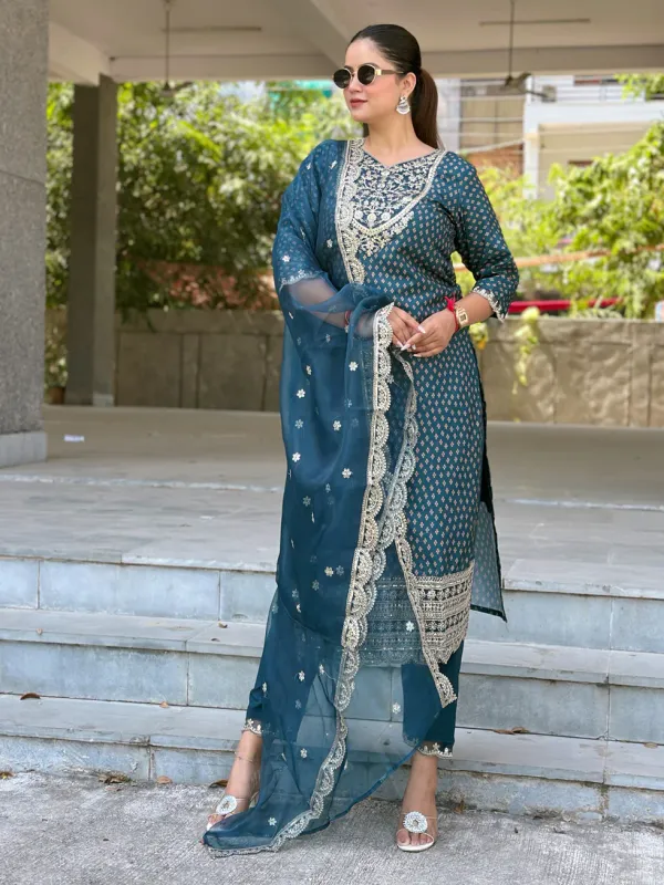 Floral_Embroidered_Muslin_Round_Neck_Kurta_Trouser_&_Dupatta