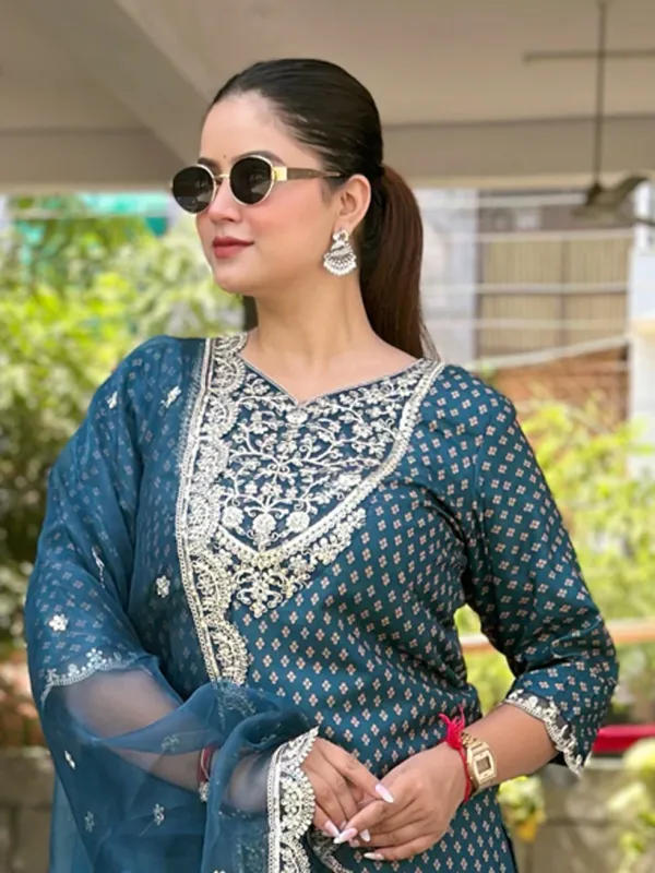 Floral_Embroidered_Muslin_Round_Neck_Kurta_Trouser_&_Dupatta