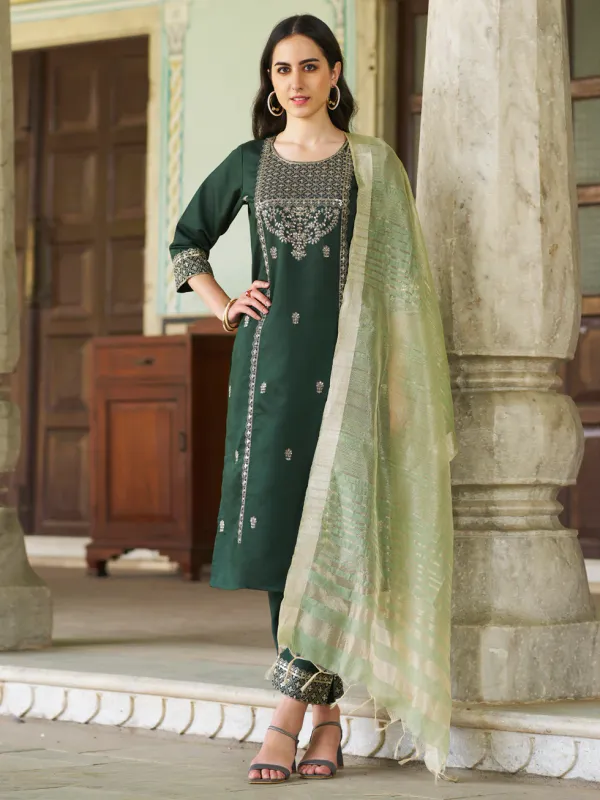 Floral_Embroidered_Viscose_Rayon_Round_Neck_Kurta_Trouser_&_Dupatta