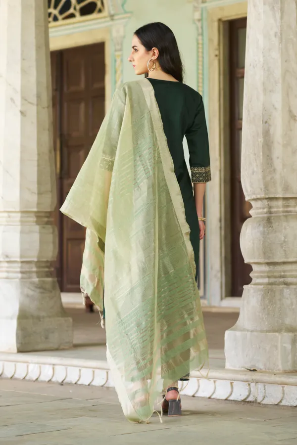 Floral_Embroidered_Viscose_Rayon_Round_Neck_Kurta_Trouser_&_Dupatta