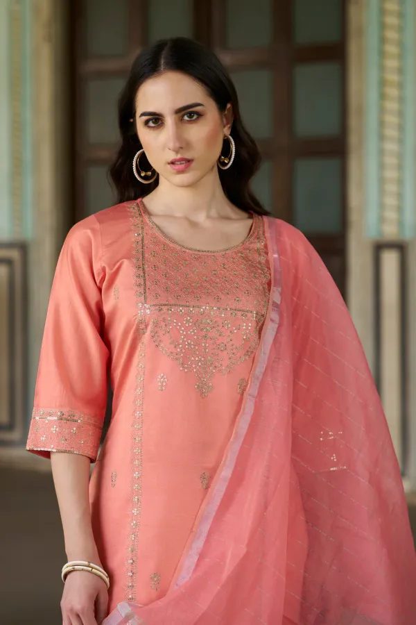 Floral_Embroidered_Viscose_Rayon_Round_Neck_Kurta_Trouser_&_Dupatta
