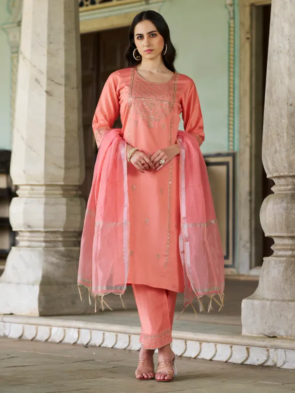 Floral_Embroidered_Viscose_Rayon_Round_Neck_Kurta_Trouser_&_Dupatta