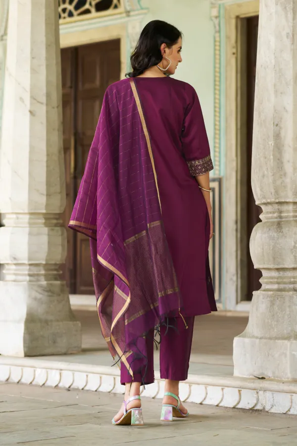 Floral_Embroidered_Viscose_Rayon_Round_Neck_Kurta_Trouser_&_Dupatta