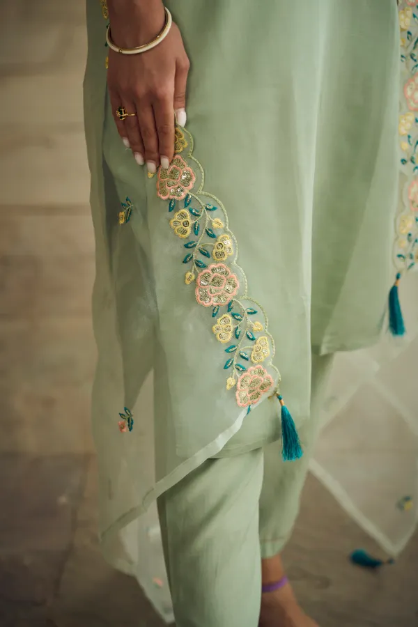 Floral_Embroidered_Silk_Blend_Round_Neck_Kurta_Trouser_&_Dupatta