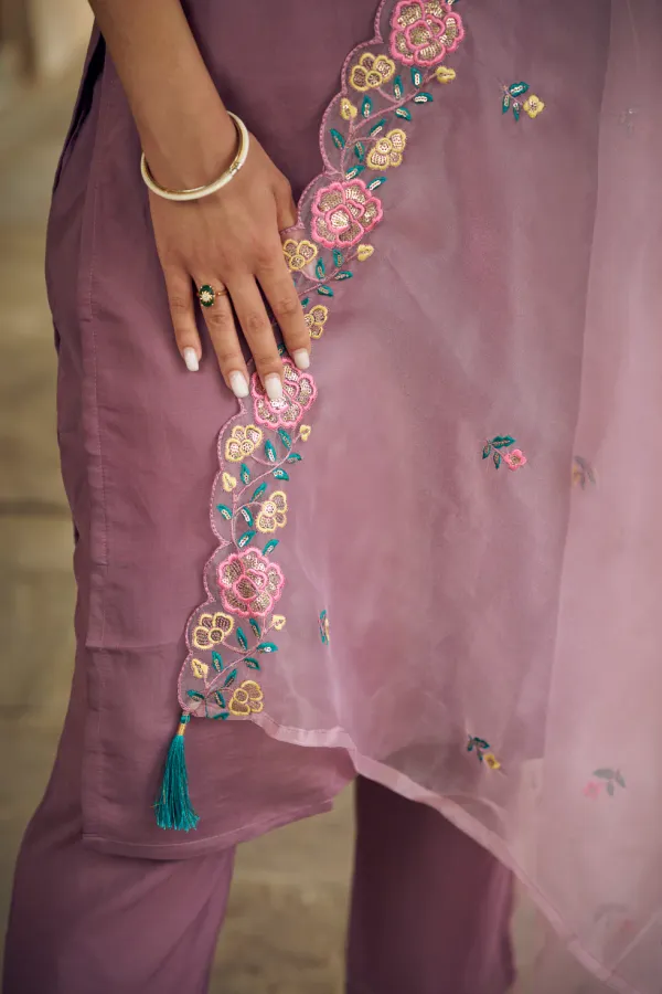 Floral_Embroidered_Silk_Blend_Round_Neck_Kurta_Trouser_&_Dupatta