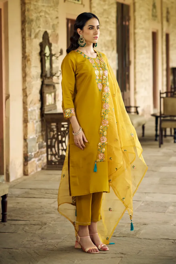 Floral_Embroidered_Silk_Blend_Round_Neck_Kurta_Trouser_&_Dupatta