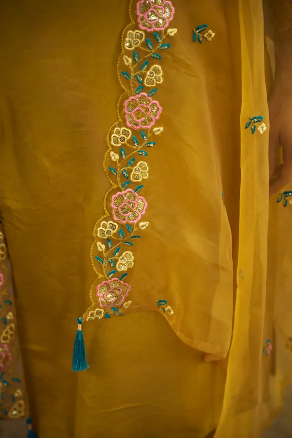 Floral_Embroidered_Silk_Blend_Round_Neck_Kurta_Trouser_&_Dupatta