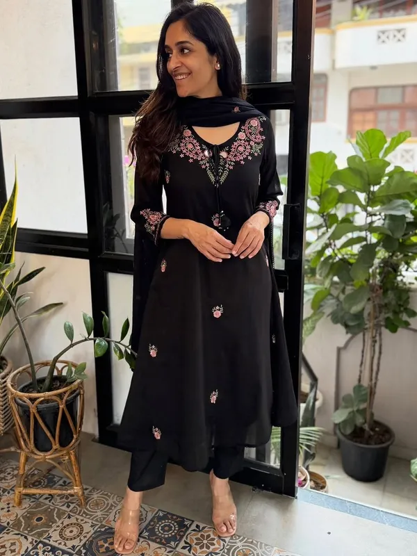 Floral_Embroidered_Pure_Cotton_Round_Neck_Kurta_Trouser_&_Dupatta_Set