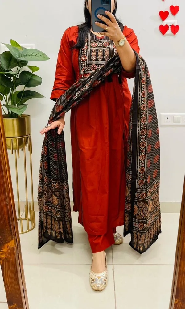 Floral_Printed_Pure_Cotton_V_Neck_Kurta_Trouser_&_Dupatta_Set