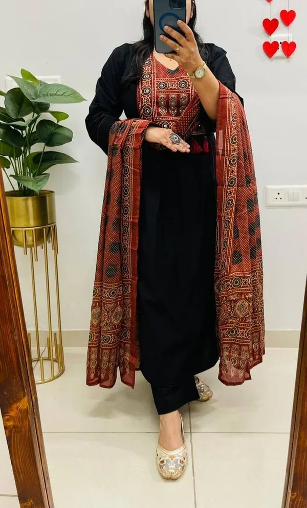 Floral_Printed_Pure_Cotton_V_Neck_Kurta_Trouser_&_Dupatta_Set